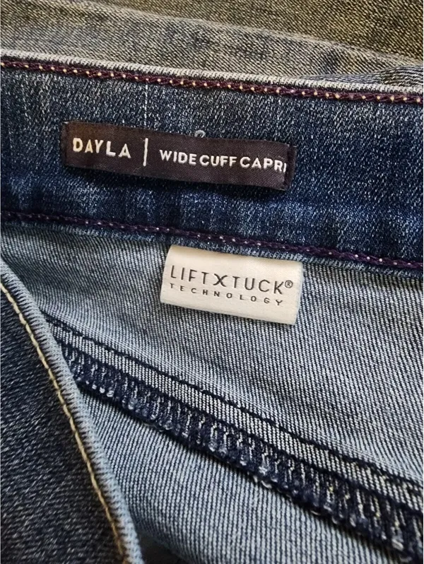 NYDJ Dayla Wide Cuff Capri Heyburn Wash Jeans Size 4 with Lift Tuck Technology - Image 6