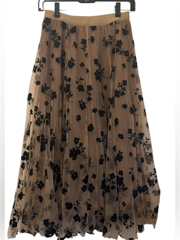 Chicwish 3D Floral Mesh Maxi A-Line Skirt - Image 2