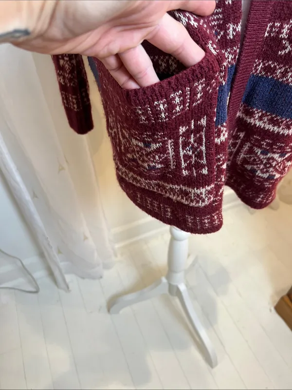 Billabong Cozy Burgundy Patterned Open-Front Cardigan size Large. - Image 2
