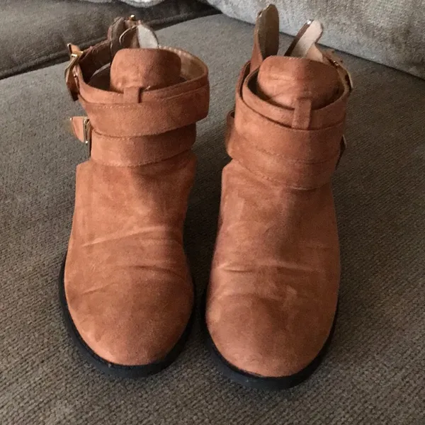 Boots - Image 2