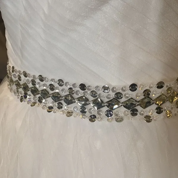 Women’s White Wedding Dress Sleeveless Corset Back Silver Beading Size 8 NWOT - Image 3