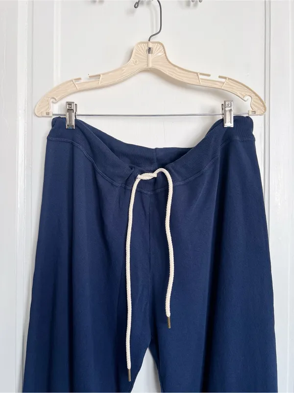 THE GREAT. • The Cropped Sweat Pant in True Navy blue terry knit slouchy jogger - Image 4
