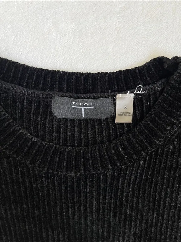 Tahari Women's Short Sleeve Velvety Crewneck Sweater Size Small - Image 3
