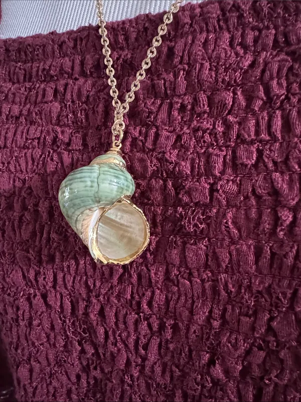 Vintage Gold Chain Necklace with Green Shell Pendant - Image 4