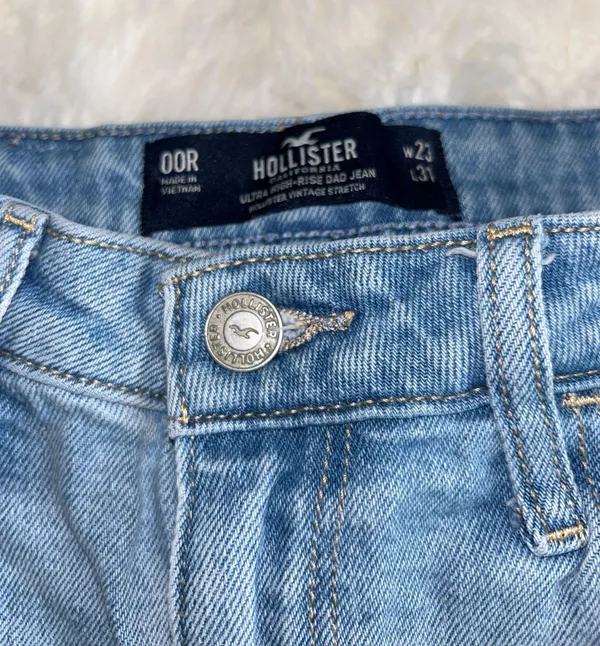 Hollister Light Wash Ultra High Rise Dad Jeans - Image 3