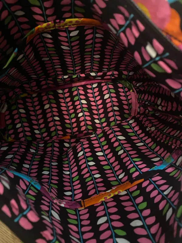 Vera Bradley “Va Va Bloom” Crossbody Hobo Bag Retired Pattern - Image 7