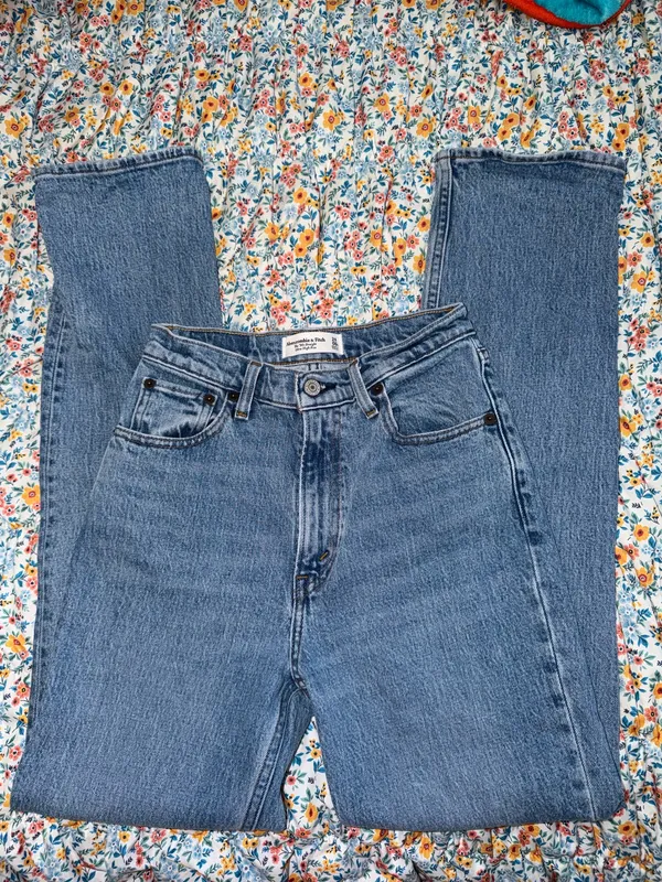 Abercrombie Ultra High-Rise Straight - Image 2
