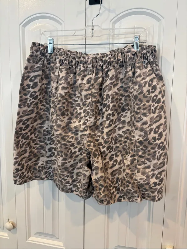 Aerie tan animal print shorts size large - Image 2
