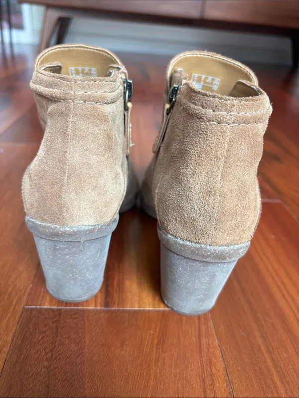 Clarks suede ankle boots - Image 4