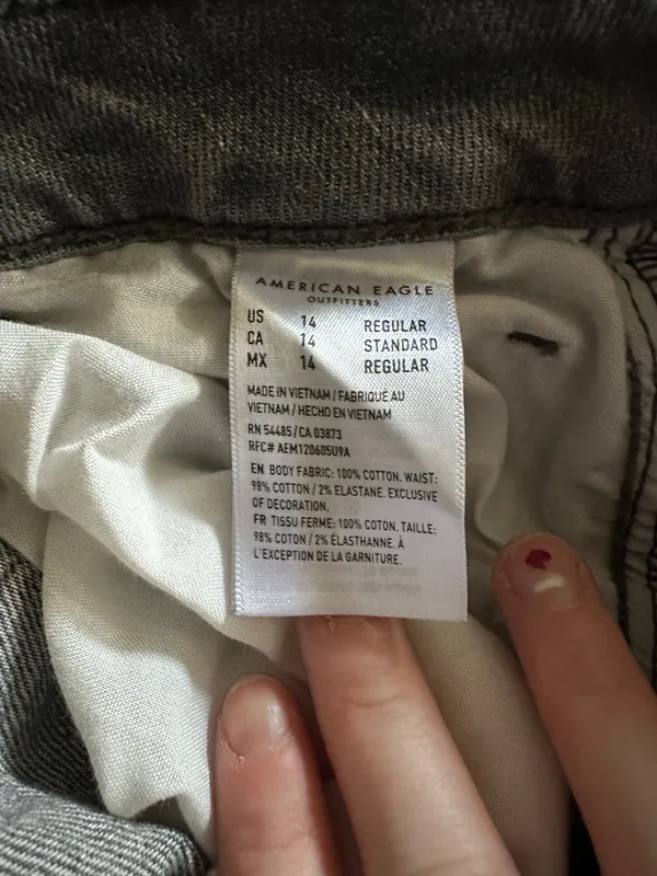 American Eagle Outfitters Mom Jeans - Image 3
