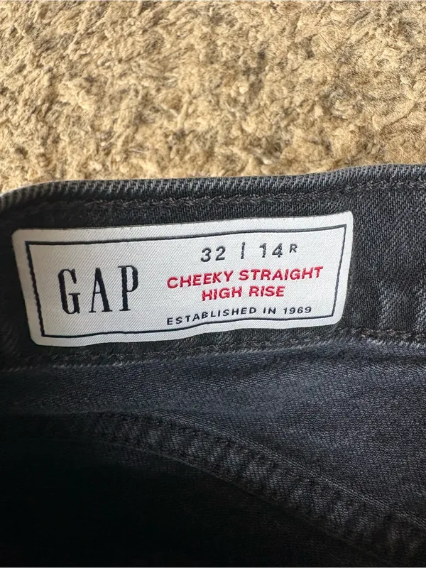 GAP Cheeky Straight High Rise Jeans Distressed size 14 - Image 3