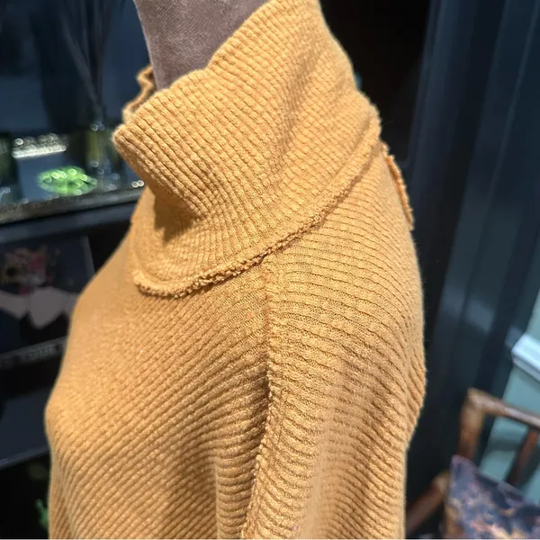 Free People We The Free Moon Daisy Pullover – Size Medium – Sunbaby Yellow - Image 8