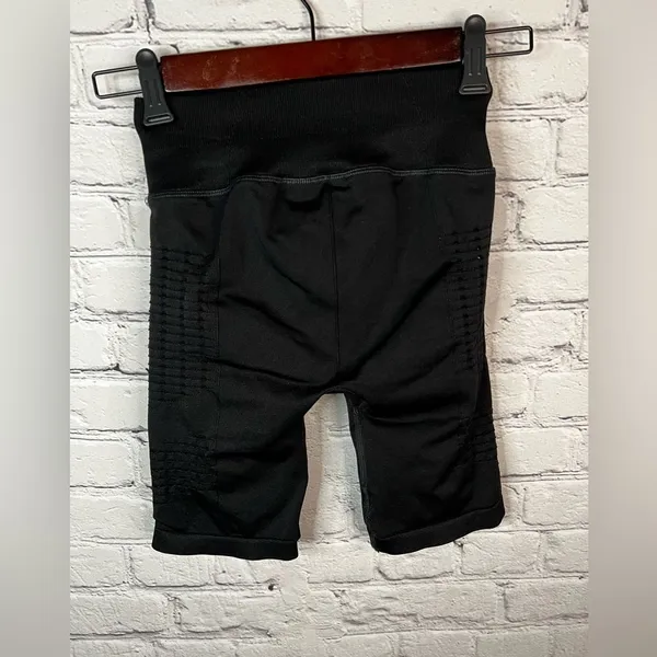 GYMSHARK‎ GLOW Seamless Black Shorts Cutout Perforated XS Stretch Workout NWOT - Image 2