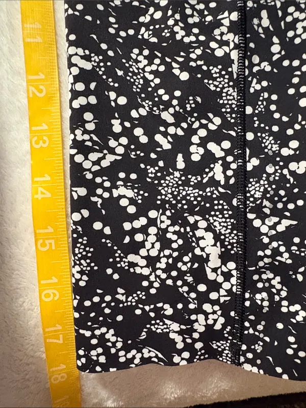 Lululemon size 6 fast & free crop Black White Speckle Side-Pocket Leggings - Image 5