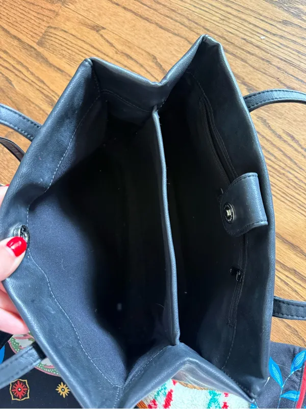 Nine West Black Shoulder Bag with Logo Charm - Image 7
