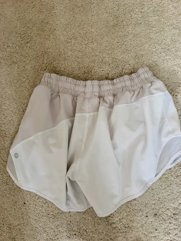 Lululemon Shorts Hotty Hot 4" white - Image 2