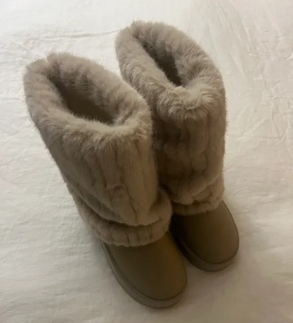 Tan Fur Boots Size 7 - Image 2