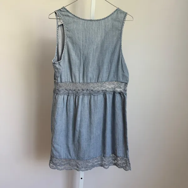 Free People sz M Blue Chambray‎ Lace Trim Sleeveless Boho Mini Dress Cottagecore - Image 6