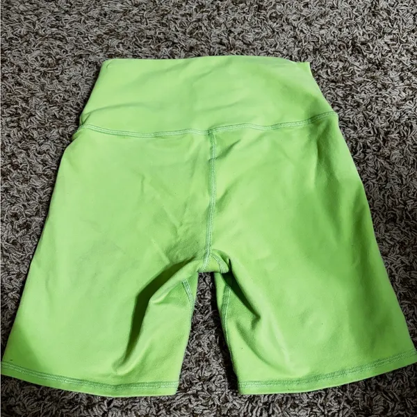 ALO Yoga Green Biker Shorts - Image 4