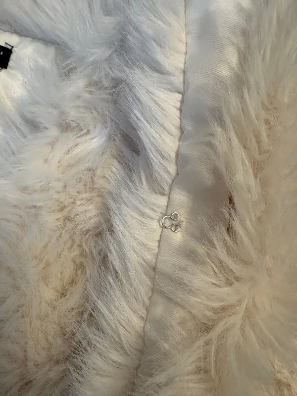 SheIn White Faux Fur Jacket - Image 4