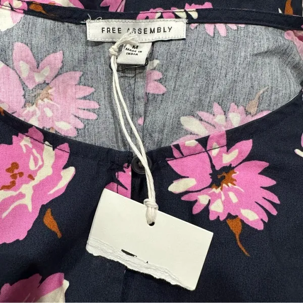 NEW Free Assembly Blue Pink Floral Blouse Top Women’s Medium - Image 2