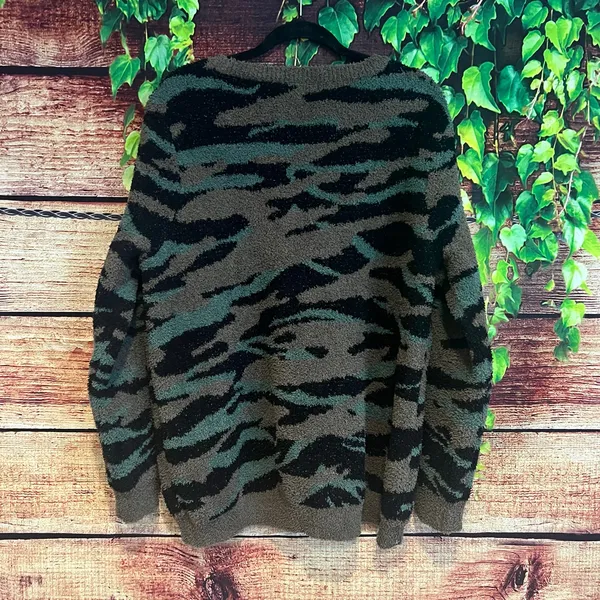Barefoot Dreams CozyChic Seaside Crewneck 1X Carbon Camo Sweater Pullover - Image 2