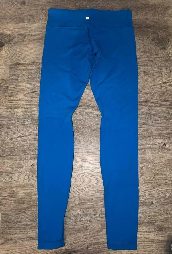 Lululemon RARE Reversible Full length Leggings blue/Black Size 8 - Image 3