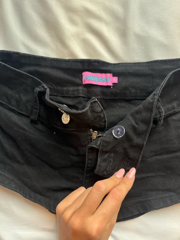 Edikted Micro Shorts Denim Black - Image 3