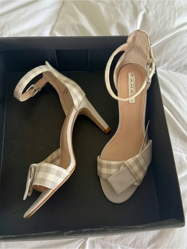 NIB Tahari eating Grey White Gingham Plaid Open Toe Bow 3” Heels NEW NWT 6.5 - Image 12