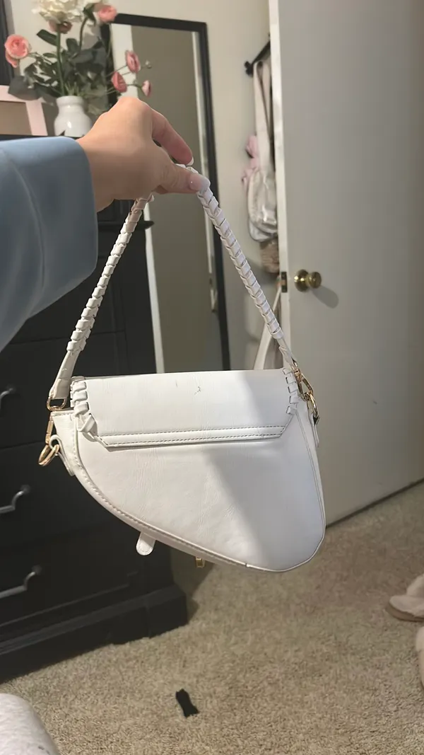 Cute white purse - Image 3