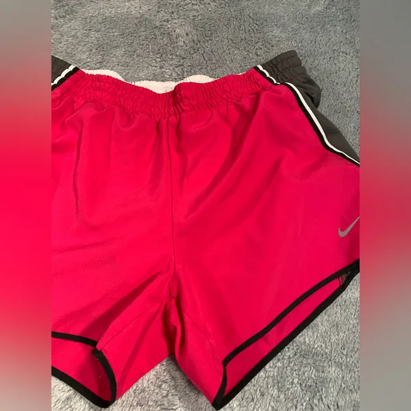 Nike dri-fit shorts pink medium - Image 3