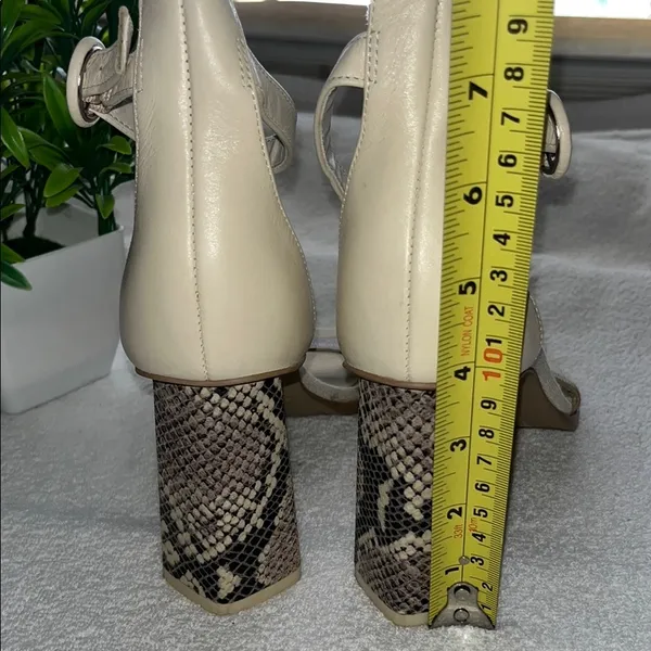 Dolce Vita Tan and Cream Heeled Sandals with Sculptural Heel - Image 5