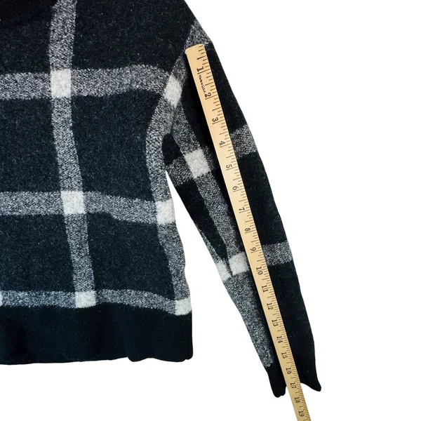 Banana Republic womens XS‎ black white plaid fuzzy wool blend crewneck pullover - Image 7