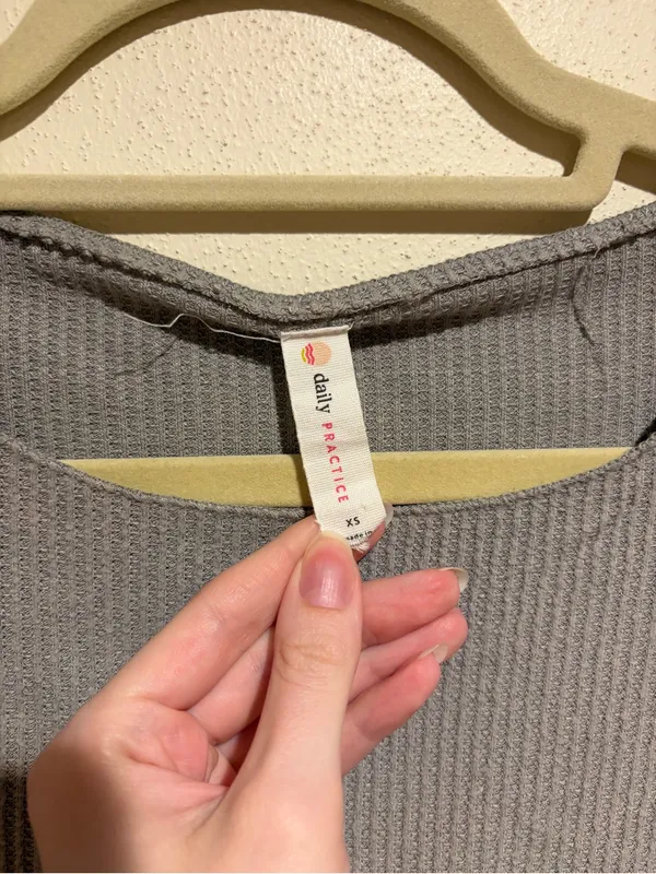 Anthropologie Daily Practice Gray Grey Waffle Lightweight Long Sleeve Top XS - Image 4