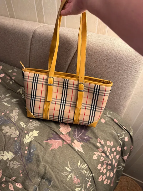 Burberry Yellow Trim Classic Check Shoulder Bag - Image 3