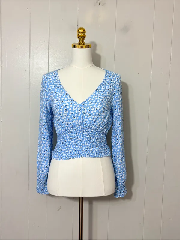 Abercrombie & Fitch Ditsy Floral Smocked V Neck Crop Top Blue S - Image 3