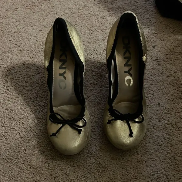 Dkny gold pavlova metallic heels 8‎ - Image 2