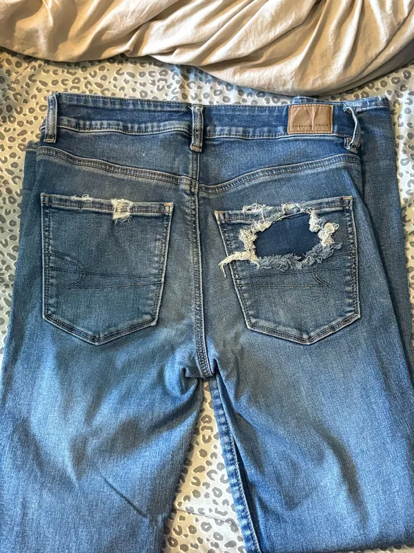 American Eagle High-Rise Jeans - Image 2