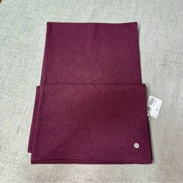 Lululemon All Ease Winter Scarf Heathered Cassis & Black NWT - Image 4