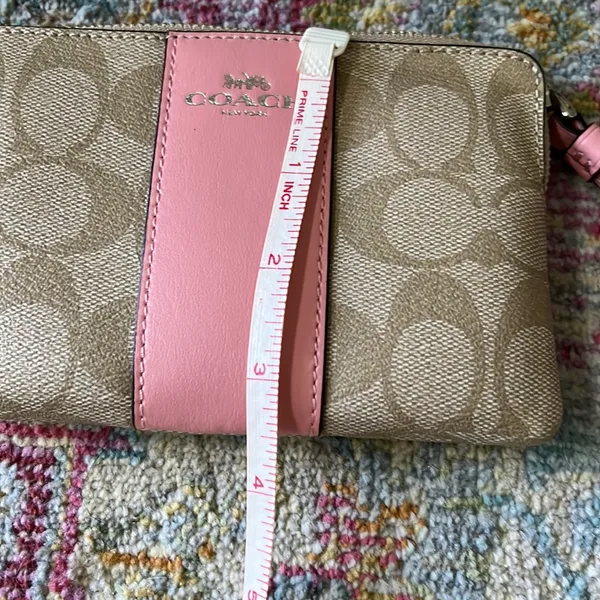 Signature coach wristlet in brand new cond - Image 5