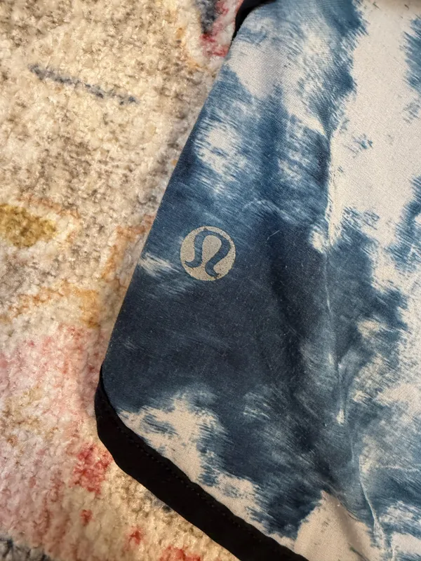 Lululemon 2.5" Hotty Hot Shorts Blue and White Tie Die - Image 3