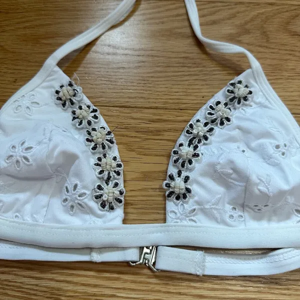 Valery Blu White Eyelet Bikini with Floral Beading Detail Size S NEW WITHOUT TAG - Image 5