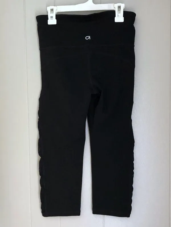 Gap GapFit Women's XS GFast Black High Waist Mesh Capri Leggings Crop - Image 3