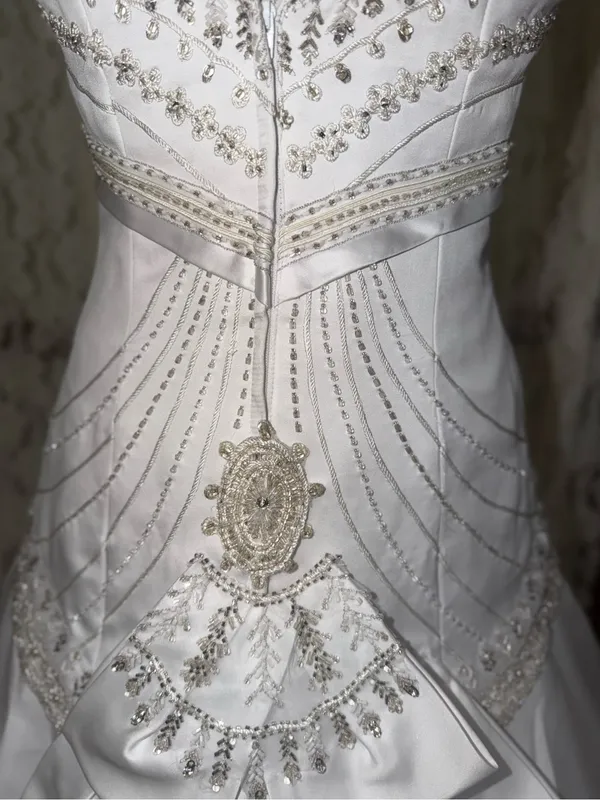 Spectacular Vintage Y2K Dere Kiang Heavily Beaded Wedding Gown - Image 9