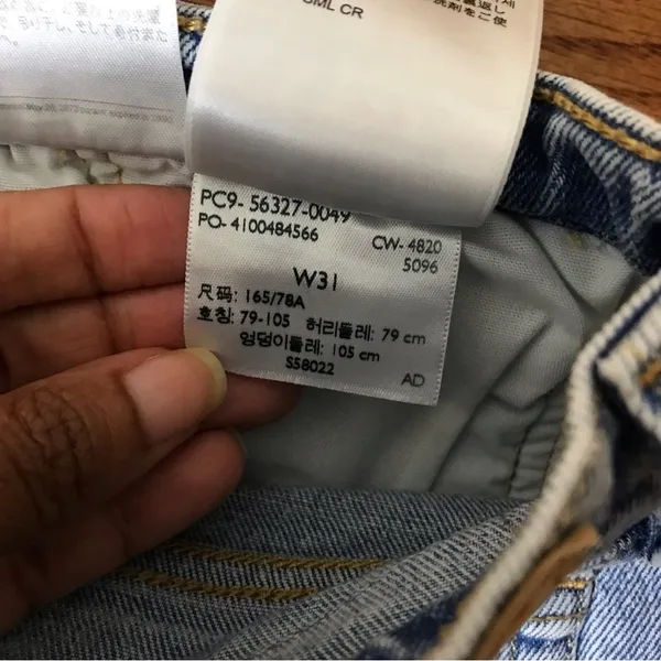 Levi’s 501 Cutoff Denim Shorts - Image 6