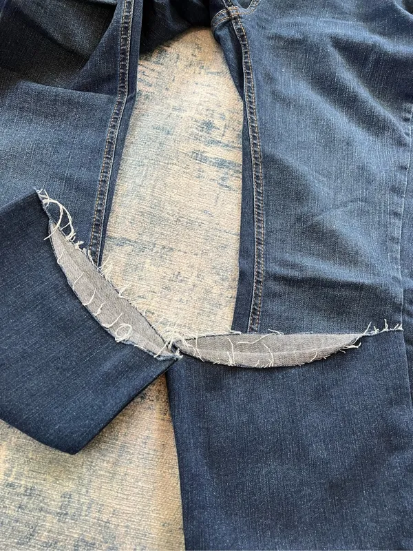 New Look Brooke Flare Leg Cut Off Hem Dark Wash Jeans Size 8 - Image 5