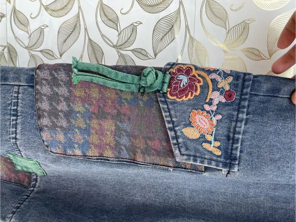 Retro Floral Embroidered Denim Cargo Jeans Antique Purplish Wash Small - Image 3
