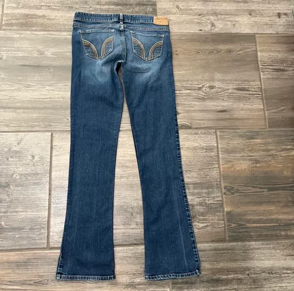 Low-Rise Bootcut Hollister Jeans - Image 3