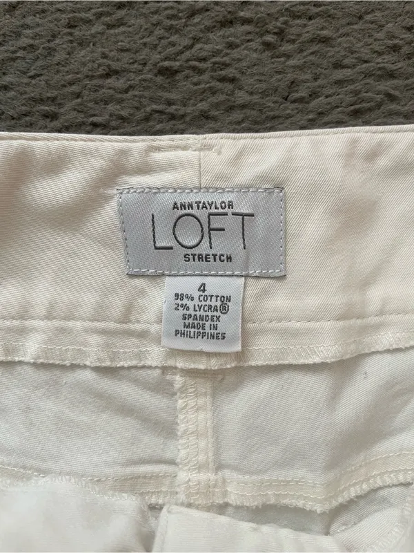 LOFT White Cropped Capri Jeans with Triple-Button Waist - Image 3