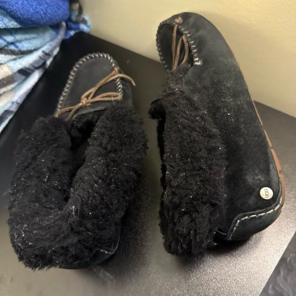 UGG Alena Black Fur Suede Slippers Womens Size 9 - Image 4